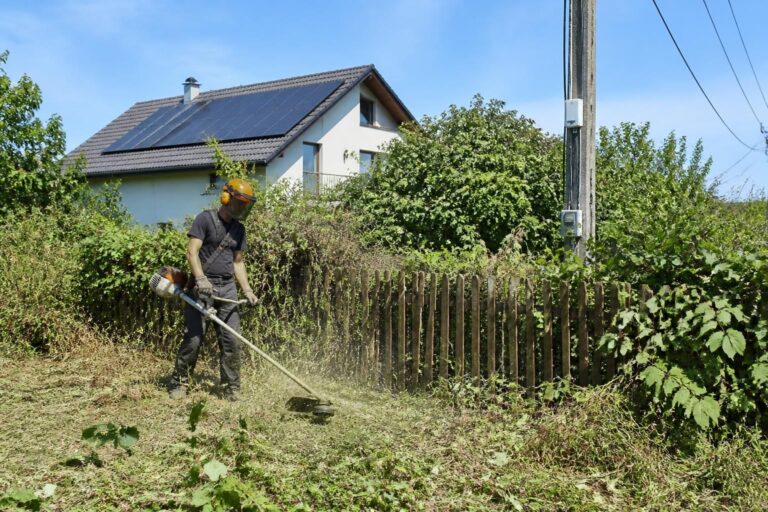Débroussaillement obligatoire : quand la règle des 50 mètres dépasse vos limites de propriété et impacte votre facture électrique